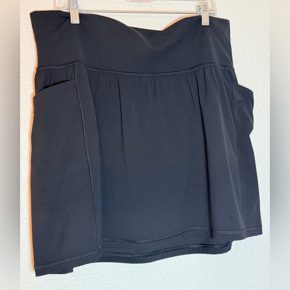 Athleta Black Salutation Stash Skort